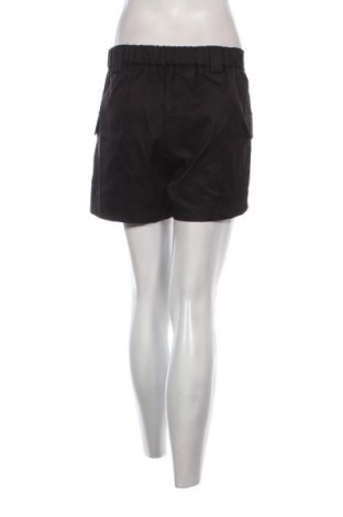 Дамски къс панталон Cropp, Размер M, Цвят Черен, Цена 6,64 €