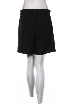 Дамски къс панталон Garcia, Размер M, Цвят Черен, Цена 18,91 €