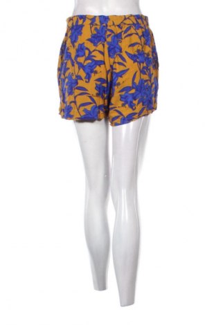 Дамски къс панталон H&M, Размер M, Цвят Многоцветен, Цена 9,73 €