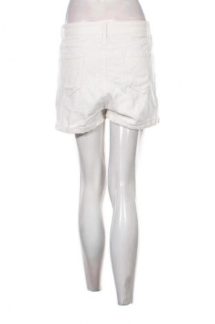 Дамски къс панталон SHEIN, Размер M, Цвят Бял, Цена 5,11 €