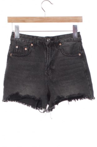 Дамски къс панталон Stradivarius, Размер XXS, Цвят Черен, Цена 6,13 €