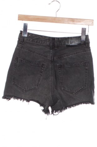 Дамски къс панталон Stradivarius, Размер XXS, Цвят Черен, Цена 6,13 €