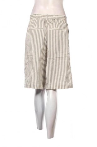 Дамски къс панталон Tommy Hilfiger, Размер M, Цвят Многоцветен, Цена 112,48 €