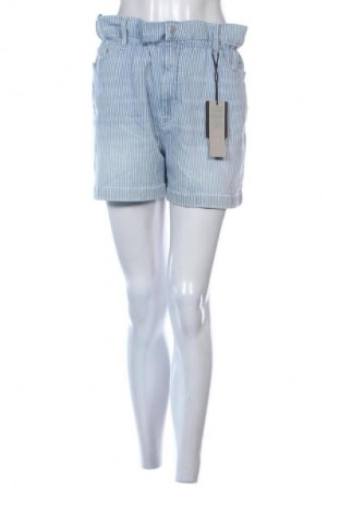 Дамски къс панталон Tommy Jeans, Размер L, Цвят Многоцветен, Цена 30,67 €, #134760391