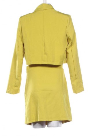 Дамски костюм Unbranded, Размер M, Цвят Жълт, Цена 15,84 €