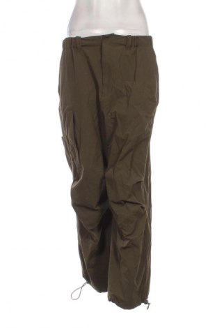 Дамски панталон Bershka, Размер L, Цвят Зелен, Цена 3,57 €