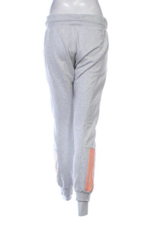 Дамско спортно долнище Adidas, Размер S, Цвят Сив, Цена 16,87 €