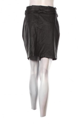 Δερμάτινη φούστα Vero Moda, Μέγεθος M, Χρώμα Μαύρο, Τιμή 7,99 €