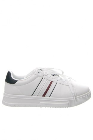 Férfi cipők
 Tommy Hilfiger, Méret 43, Szín Fehér, Ár 51 159 Ft