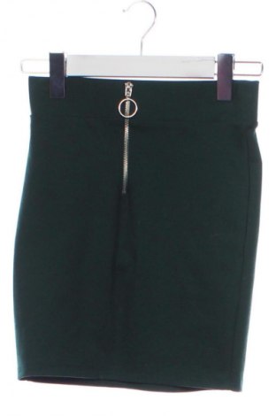 Пола Bershka, Размер XS, Цвят Зелен, Цена 8,69 €