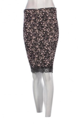 Sukně Bershka, Velikost S, Barva Vícebarevné, Cena  49,00 Kč