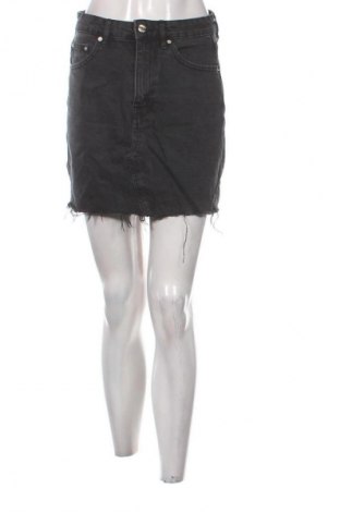 Пола Gina Tricot, Размер S, Цвят Черен, Цена 6,64 €