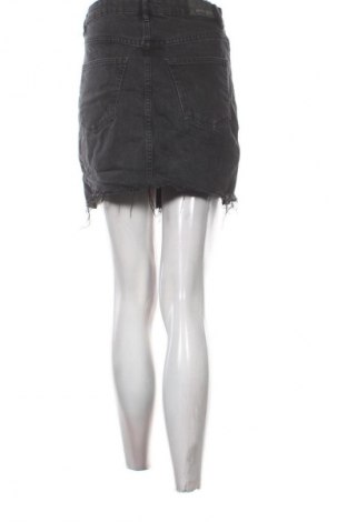 Пола Gina Tricot, Размер S, Цвят Черен, Цена 6,64 €