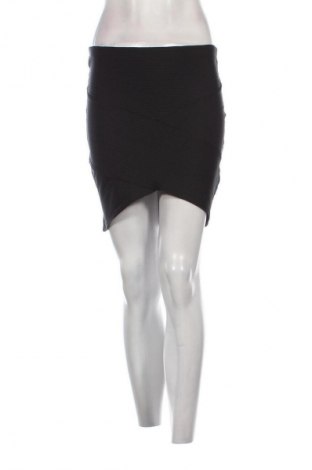 Пола H&M Divided, Размер M, Цвят Черен, Цена 2,04 €