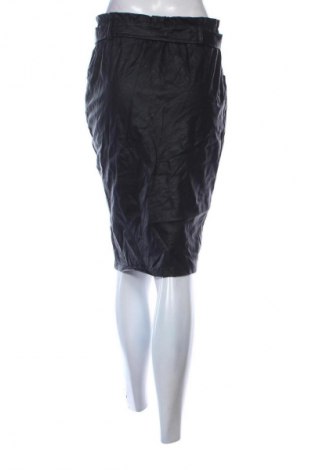 Пола NEW COLLECTION, Размер M, Цвят Черен, Цена 2,04 €