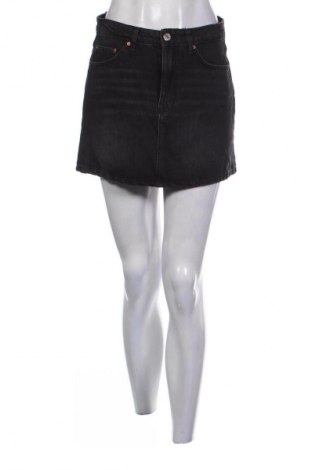 Пола Stradivarius, Размер S, Цвят Черен, Цена 3,57 €