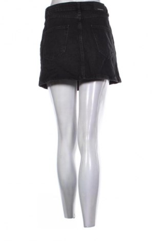 Пола Stradivarius, Размер S, Цвят Черен, Цена 3,57 €