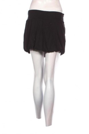 Пола Unbranded, Размер M, Цвят Черен, Цена 2,04 €