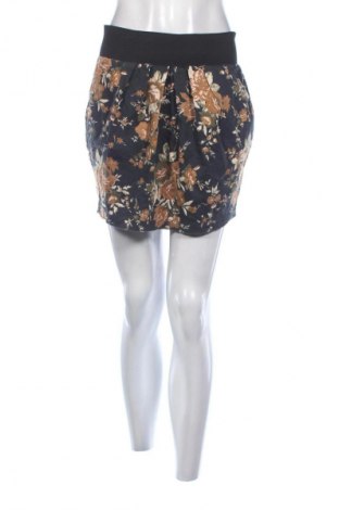 Пола Vero Moda, Размер M, Цвят Многоцветен, Цена 2,04 €