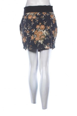 Пола Vero Moda, Размер M, Цвят Многоцветен, Цена 2,04 €