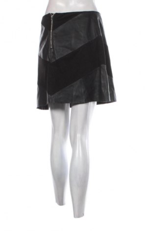 Пола Zara, Размер M, Цвят Черен, Цена 3,06 €