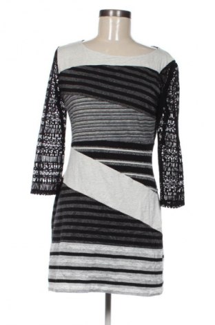 Рокля Desigual, Размер L, Цвят Многоцветен, Цена 12,27 €