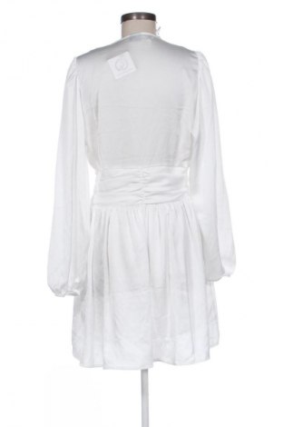 Рокля Gina Tricot, Размер M, Цвят Бял, Цена 9,20 €