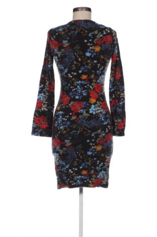 Рокля H&M, Размер S, Цвят Многоцветен, Цена 4,09 €