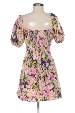 Рокля H&M, Размер M, Цвят Многоцветен, Цена 32,06 €