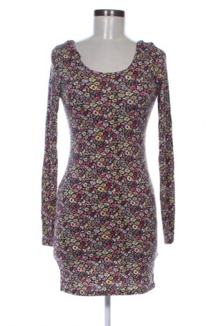 Рокля H&M Divided, Размер M, Цвят Многоцветен, Цена 6,13 €