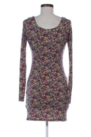 Рокля H&M Divided, Размер M, Цвят Многоцветен, Цена 6,13 €