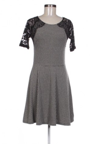 Sukienka Lilia, Rozmiar M, Kolor Kolorowy, Cena 16,99 zł