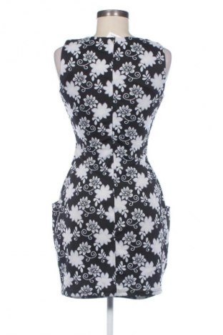 Šaty  Mela Loves London, Velikost S, Barva Vícebarevné, Cena  394,00 Kč