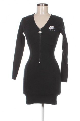 Рокля Nike, Размер XS, Цвят Многоцветен, Цена 18,46 €