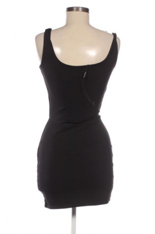 Kleid Pretty Little Thing, Größe M, Farbe Schwarz, Preis 10,99 €