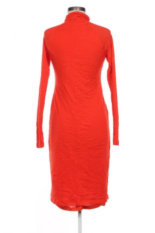 Рокля Selected Femme, Размер M, Цвят Червен, Цена 9,20 €