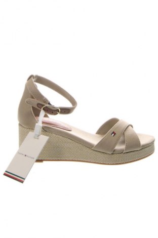 Сандали Tommy Hilfiger, Размер 37, Цвят Бежов, Цена 39,36 €, #134795243