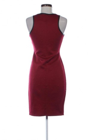 Dámské šaty s tráky Forever 21, Velikost M, Barva Červená, Cena  219,00 Kč