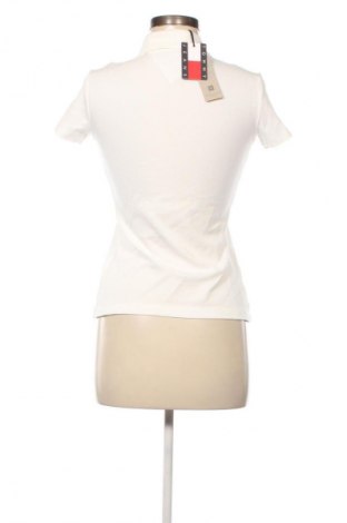 Γυναικείο t-shirt Tommy Jeans, Μέγεθος XS, Χρώμα Λευκό, Τιμή 66,99 €