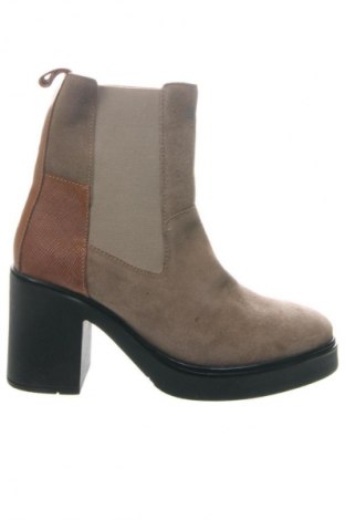 Дамски боти Aada Studios, Размер 39, Цвят Бежов, Цена 36,81 €