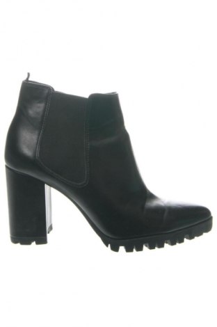 Дамски боти H&M Divided, Размер 39, Цвят Черен, Цена 13,29 €