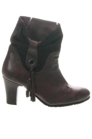 Дамски боти Unbranded, Размер 36, Цвят Кафяв, Цена 38,76 €