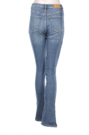 Γυναικείο Τζίν Bershka, Μέγεθος S, Χρώμα Μπλέ, Τιμή 8,99 €