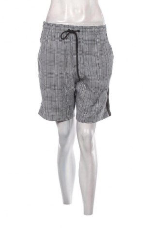 Γυναικείο κοντό παντελόνι Bershka, Μέγεθος L, Χρώμα Πολύχρωμο, Τιμή 6,99 €