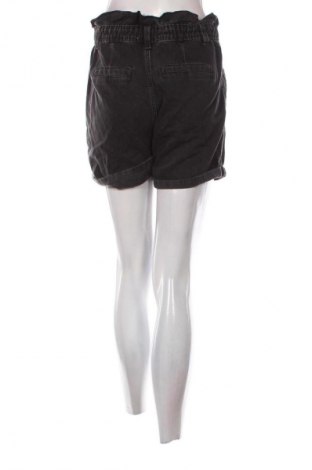 Дамски къс панталон C&A, Размер M, Цвят Сив, Цена 4,80 €