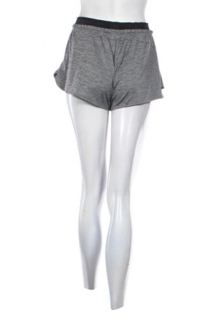 Дамски къс панталон PUMA, Размер S, Цвят Сив, Цена 4,60 €