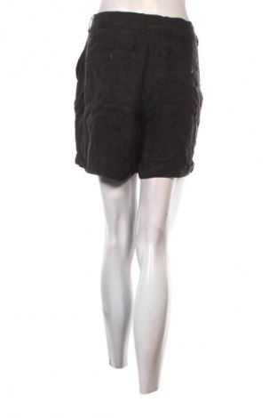 Dámské kraťasy  Superdry, Velikost L, Barva Černá, Cena  629,00 Kč