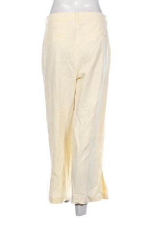 Γυναικείο παντελόνι Betty & Co, Μέγεθος L, Χρώμα Εκρού, Τιμή 43,99 €