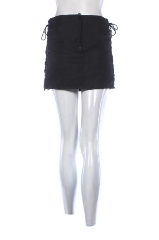 Пола H&M Divided, Размер S, Цвят Черен, Цена 2,55 €