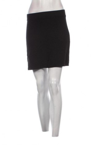 Пола H&M Divided, Размер S, Цвят Черен, Цена 2,04 €